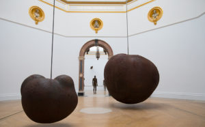 Antony Gormley, Body and Fruit, 1991/93. Vista della mostra "Antony Gormley", Royal Academy of Arts, Londra, dal 21 settembre al 3 dicembre 2019 © the Artist. Photo David Parry / © Royal Academy of Arts