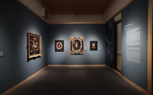 Vista dell'allestimento della mostra "Brueghel. Maravillas del arte flamenco". Photo © Jesús Varillas, courtesy Arthemisia