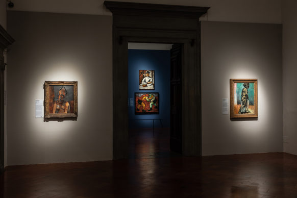 Vista dell'allestimento della mostra "Natalia Goncharova. Una donna e le avanguardie, tra Gauguin, Matisse e Picasso", Palazzo Strozzi, Firenze. Foto di Alessandro Moggi