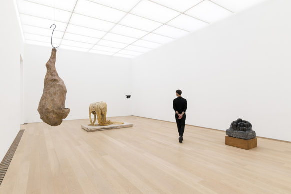Vista dell’allestimento della mostra "Louise Bourgeois – To Unravel a Torment", al Museum Voorlinden. Photo Antoine van Kaam. Louise Bourgeois © The Easton Foundation/VAGA at Artists Rights Society (ARS), NY/Pictoright, Amsterdam 2019