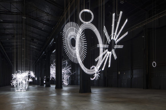 Cerith Wyn Evans, “….the Illuminating Gas”, veduta della mostra, Pirelli HangarBicocca, Milano, 2019. Courtesy dell’artista e Pirelli HangarBicocca, Milano.  Foto: Agostino Osio