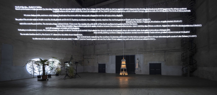 Cerith Wyn Evans, “….the Illuminating Gas”, veduta della mostra, Pirelli HangarBicocca, Milano, 2019. Courtesy dell’artista e Pirelli HangarBicocca, Milano.  Foto: Agostino Osio
