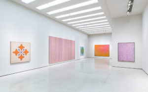 vista dell'installazione della mostra: The Fullness of Colour: 1960s Painting; December 18, 2019–August 2020. Solomon R. Guggenheim Museum, New York. Photo David Heald, © Solomon R. Guggenheim Foundation