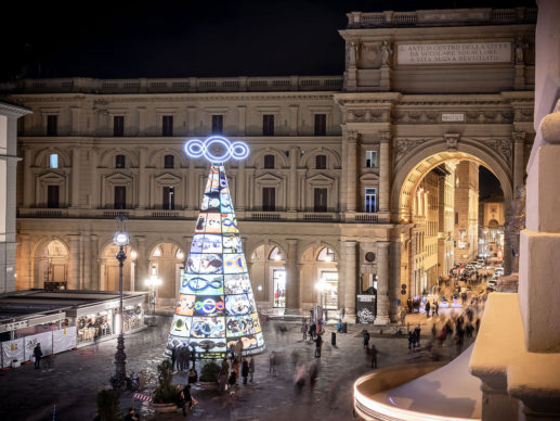 Firenze, Piazza della Repubblica: l'albero di Natale di Michelangelo-Pistoletto per F-Light - Firenze Light Festival 2019. Photo © Nicola Neri