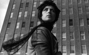 Cindy Sherman, Un Untitled Film Still #58, 1980. Silbergelatineabzug, 67,5 x 100,5 cm. KUNSTMUSEUM WOLFSBURG. Courtesy of the artist and Metro Pictures, New York