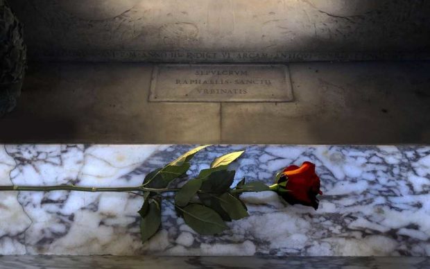 La rosa sulla tomba di Raffaello al Pantheon di Roma, per iniziativa del MiBACT
