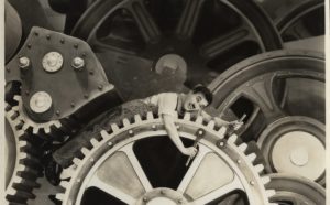 Charlie Chaplin, Modern Times, 1936. Charlie Chaplin™ © Bubbles Inc. S.A. © Roy Export S.A.S © Roy Export Company Ltd. Digitization of the Chaplin Archives by Cineteca di Bologna. Digitization of certain photographs from the Chaplin Archives by Musée de l'Elysée