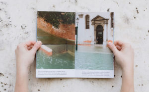 Era Mare. Photo credits Matteo de Mayda. Progetto grafico di bruno