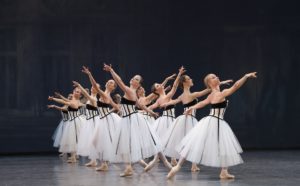 Costumes de Karl Largerfeld pour « Brahms - Schönberg Quartet », chorégraphie de George Balanchine. Opéra national de Paris, 2016. © Laurent Philippe