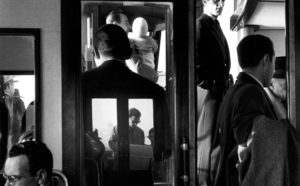 In vaporetto. Venezia, 1960 © Gianni Berengo Gardin/Courtesy Fondazione Forma