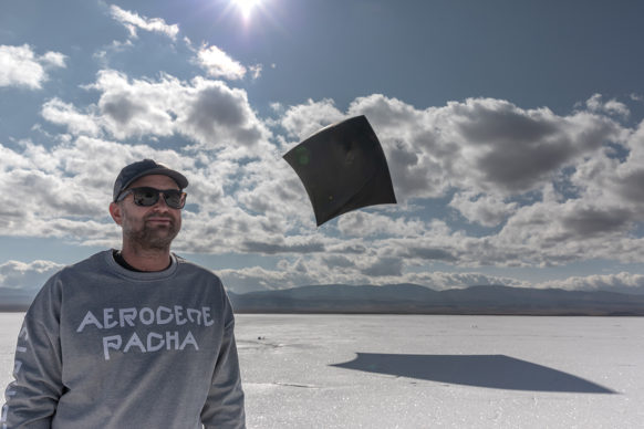 Fly with Aerocene Pacha: Tomás Saraceno for Aerocene 21-28 January 2020, Salinas Grandes, Jujuy, Argentina. Human Solar Free Flight as part of Connect, BTS, curated by DaeHyung Lee Courtesy the artist and Aerocene Foundation Photography by Studio Tomás Saraceno, 2020 Licensed under CC BY-SA 4.0 by Aerocene Foundation