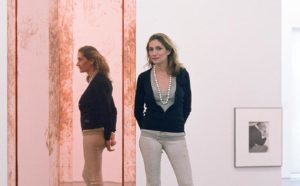 WALEAD BESHTY Collector (Collezionista), Los Angeles, California, February 26, 2014 2014 courtesy of the artist and Regen Projects, Los Angeles © Walead Beshty