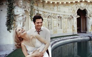 Faye Dunaway e Marcello Mastroianni, sul set di Amanti Treviso, 1968, © Douglas Kirkland/Photo Op