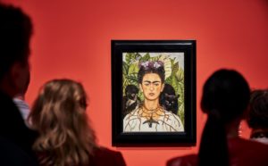 vista della mostra Fantastic Women: Surreal Worlds from Meret Oppenheim to Frida Kahlo, © Schirn Kunsthalle Frankfurt, 2020, Photo Norbert Miguletz