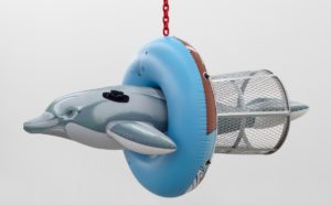  Dolphin Taz Trashcan, 2007-2011, polychromed aluminum, galvanized steel, coated steel chain. © Jeff Koons. Photo Marc Domage