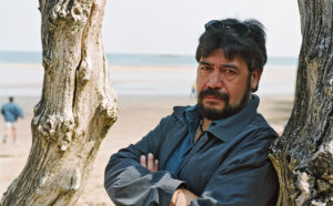 Chilean author Luis Sepúlveda poses while at the Saint Malo Book Fair in Saint Malo, France on the 30th of May 2001. (Photo by Ulf Andersen/Getty Images)