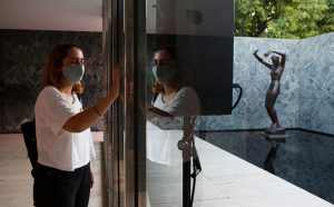 Katarzyna Krakowiak, "It Begins With One Word. Choose Your Own", opening. Foto © Anna Mas. Courtesy Fundació Mies van der Rohe