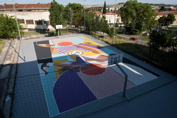 Matera, il campo da basket “Olimpia Playground Kobe Bryant”, situato nel giardino “Spighe bianche” della scuola media dell’I.C. Pascoli. Crediti foto: Dino Pandolfi