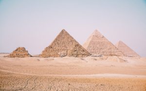 Necropoli di Giza. Photo by Leonardo Ramos on Unsplash