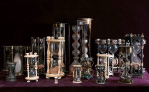  Cabinet of natural curiosities, pp. 318–319. Collection of hour-glasses, 16th–19th century. Paris, Galerie Kugel, Collection Kugel. Copyright: © Massimo Listri. Courtesy Taschen