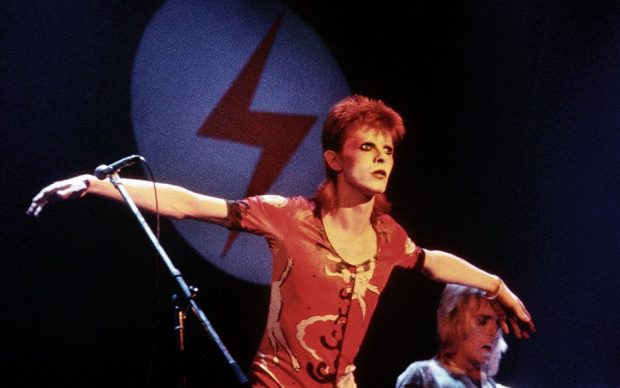 © Mick Rock. The Rise of David Bowie, 1972–1973, p. 100. Worcester Gaumont Theatre, UK, June 4th, 1973. Courtesy Taschen