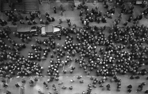 Play Street, New York, 1930. © Images by Margaret Bourke-White. 1930 The Picture Collection Inc. All rights reserved