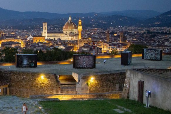Firenze, veduta della mostra fotografica "Bellezza oltre il limite". Photo © Massimo Sestini