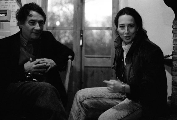 Mario Dondero con Gloria Fossi, 1990 (©photo Danilo De Marco:Sulle tracce di Van Gogh)
