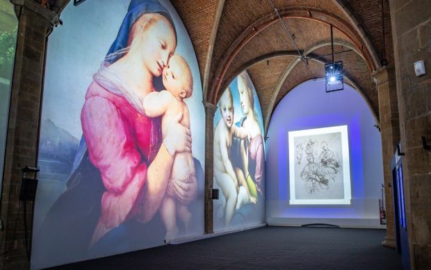 Raffaello e Firenze, vista della mostra a Palazzo Vecchio, Sala d’Arme. Photo courtesy MUS.E © Mattia Marasco