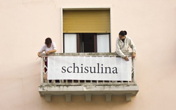 Parole al balcone, opera di Sabrina D'Alessandro per il Premio Suzzara, 2018. Courtesy l'artista