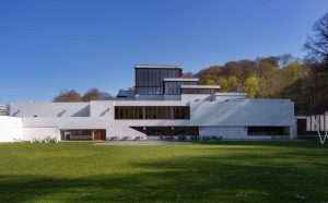 Aalborgin taidemuseo Kunsten (1969–73) julkisivu, Tanska. The Aalborg Art Museum, Kunsten (1969–73) facade, Denmark. Photo Maija Holma © Alvar Aalto Foundation.