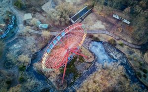 Lo Spreepark di Berlino ripreso da un drone. Photo by Jaromír Kavan on Unsplash