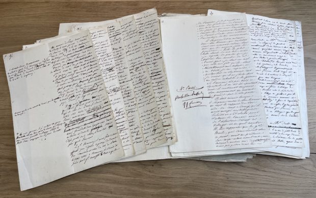 Manuscript of the battle of Austerlitz dictated and corrected by Napoléon. Credit Arts et Autographes