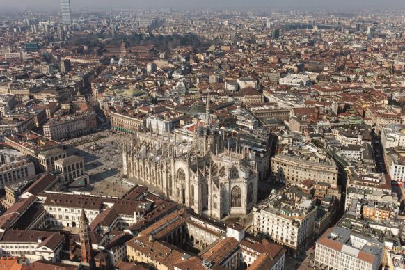 Una veduta della cattedrale di Milano, tratta dal libro Italia dall'alto (Jaca Book, 2020)