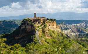 Civita di Bagnoregio. Photo by Catherine Kerr on Unsplash