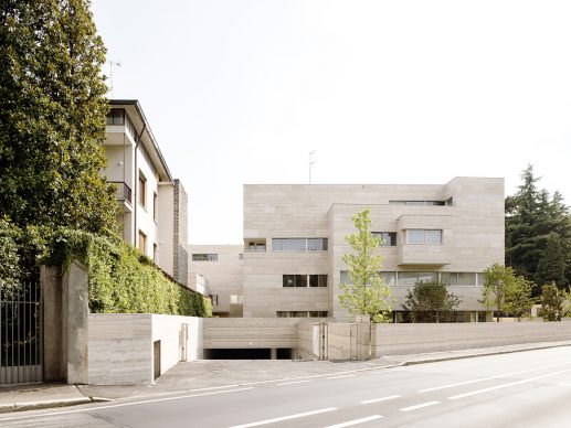 Álvaro Siza + COR Arquitectos, Residencial Complex in Gallarate. Photo ©Francesca Ióvene