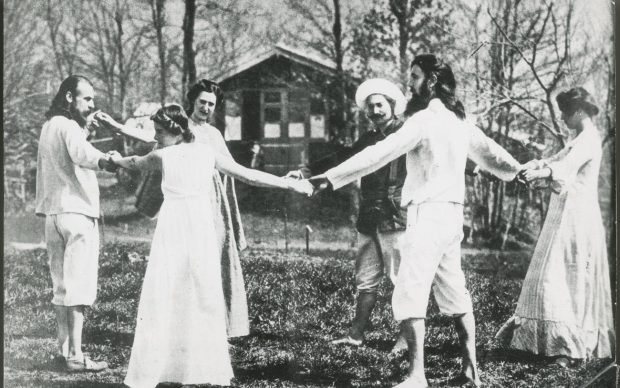 Esercizio di euritmia sul Monte Verità, 1904. Courtesy Fondazione Monte Verità e Fondo Harald Szeemann