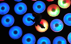 Jen Lewin, Reflect at Domino Park, Brooklyn, 2021. Drone photography by Demian Neufeld, Ryders Alley Media, and Matt Emmi Artwork © 2021 Jen Lewin