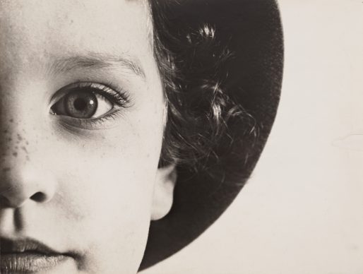 Max Burchartz, Lotte (Eye), 1928. Stampa alla gelatina ai sali d’argento,  30.2 x 40 cm. The Museum of Modern Art, New York, Thomas Walther Collection. Acquired through the generosity of Peter Norton © 2021, ProLitteris, Zürich  Digital Image © 2021 The Museum of Modern Art, New York/Scala, Florence