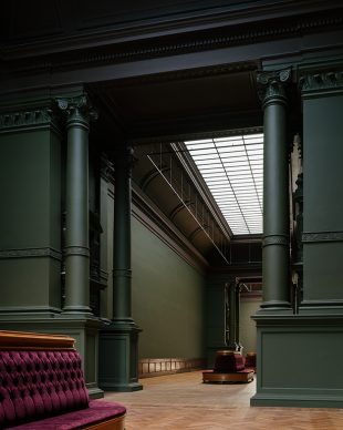 Royal Museum of Fine Arts, Anversa by KAAN Architecten. 19th-century museum exhibition halls © Stijn Bollaert