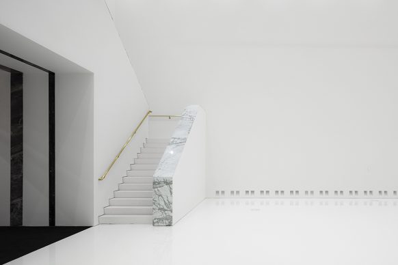 Royal Museum of Fine Arts, Anversa by KAAN Architecten. A detail of the monumental staircase in the 21st-century museum © Sebastian van Damme