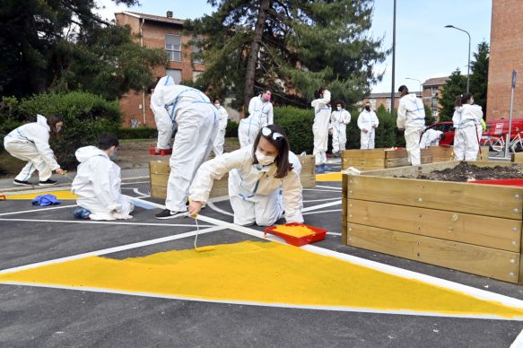 Serena Confalonieri transforma antigo estacionamento em Milão em parque  urbano