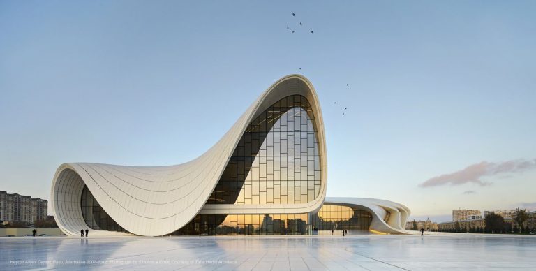 Heydar Aliyev Center, Baku, Azerbaijan 2007-2012. Photograph by ©Hufton+Crow. Courtesy of Zaha Hadid Architects